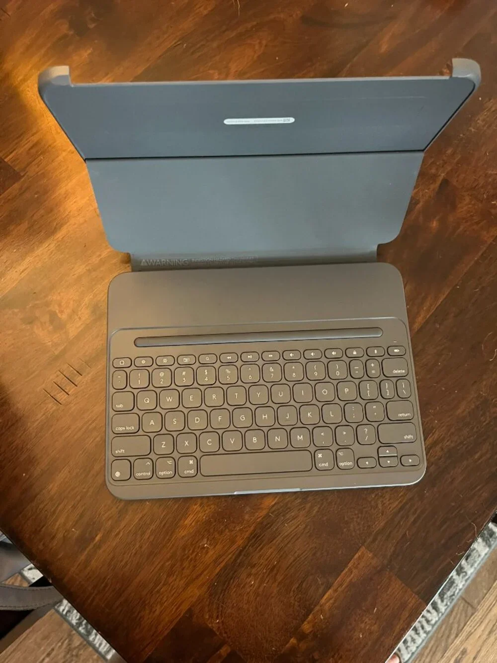Logitech Slim Folio iPad 10th Gen & A16 Wireless Keyboard Integrated Blutetooth